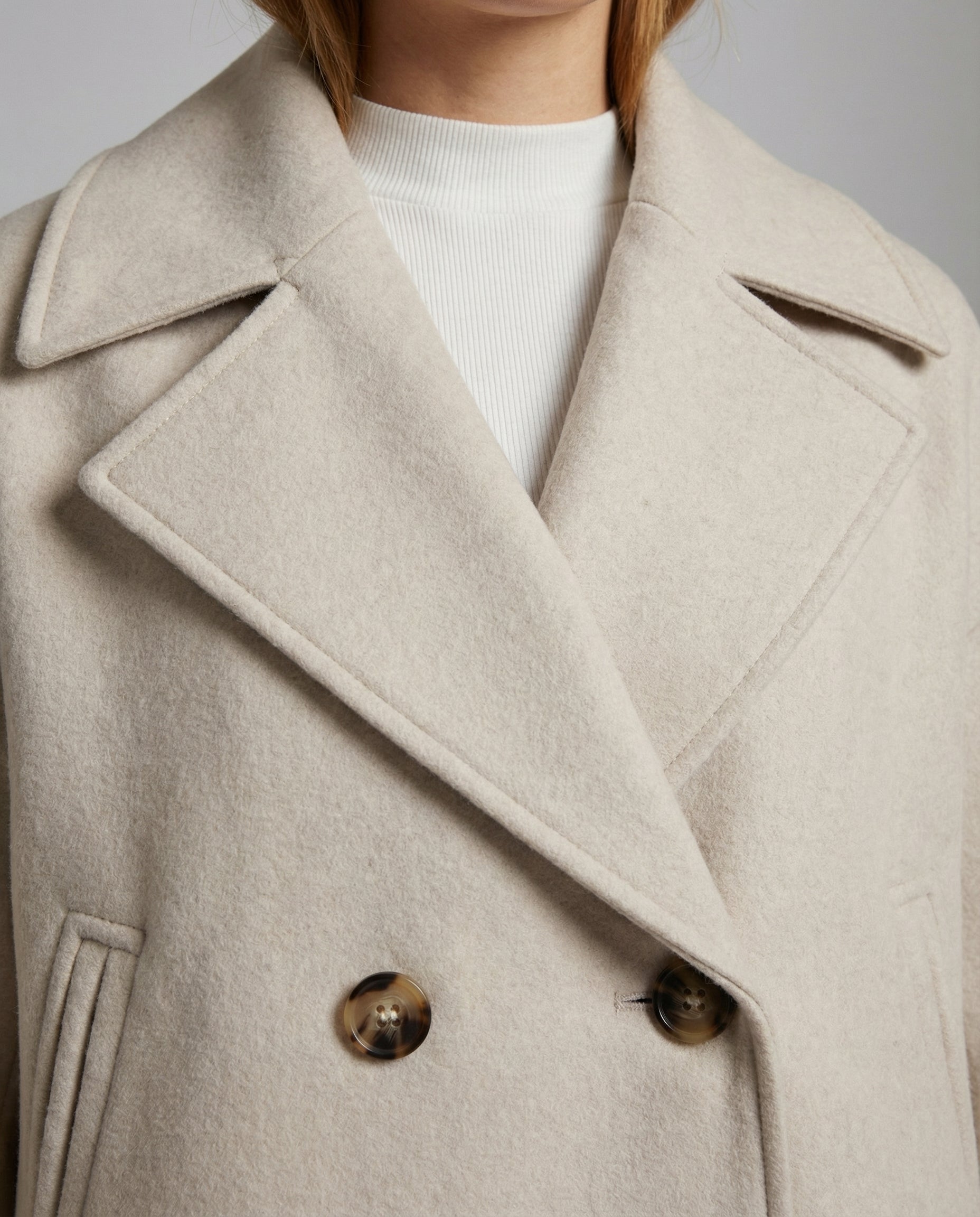 Cropped Double-Breasted Women's Jacket with Wide Lapel Collar and Side Pockets