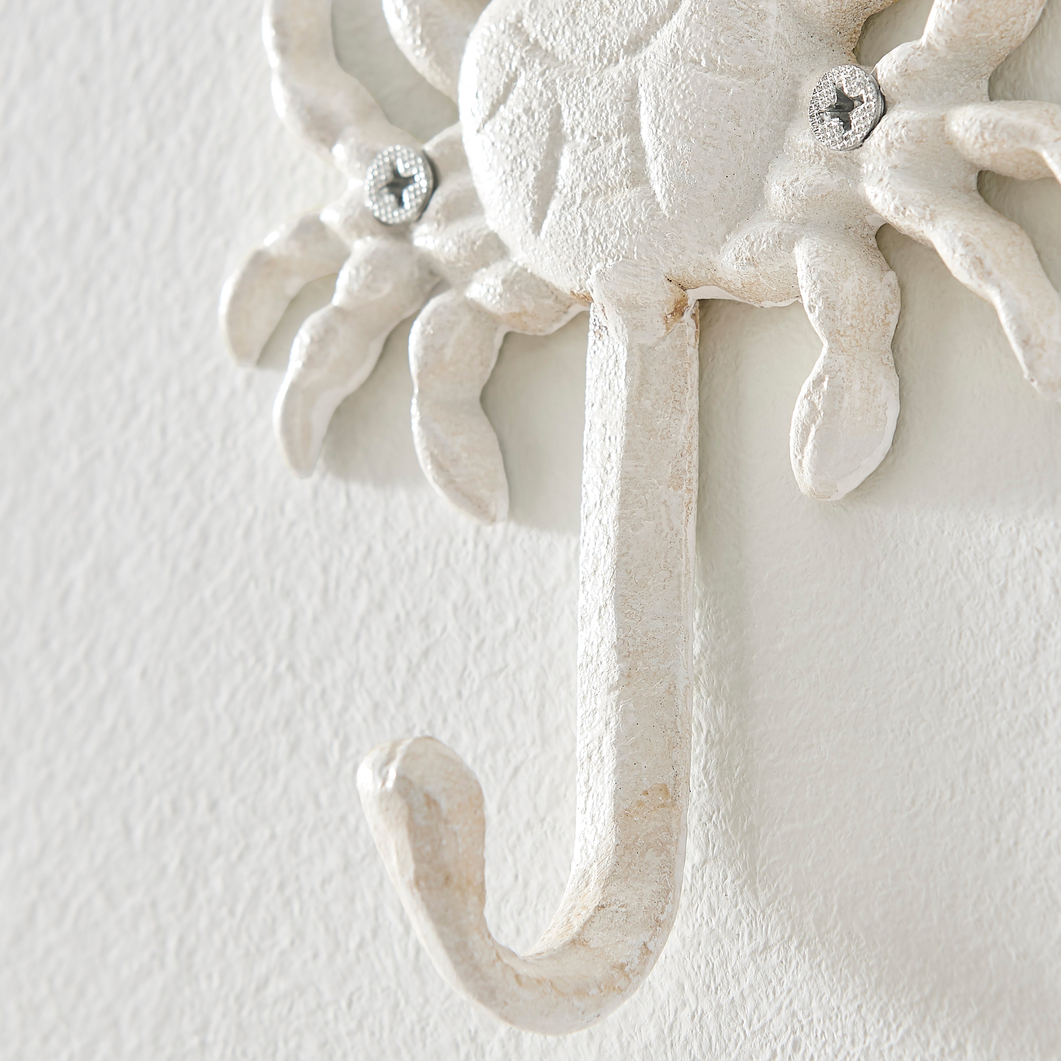 Harrow White Cast Iron Nautical Wall Hook Set of 3 Shell Crab Seahorse Decorative Hooks